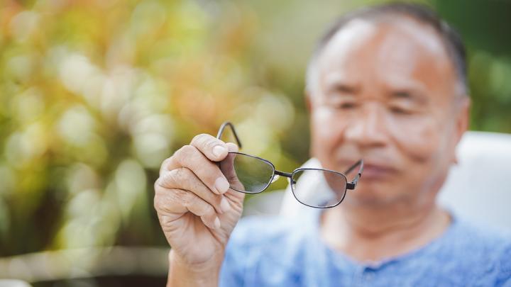 Free Program for Seniors With Vision Loss that Can’t be Corrected